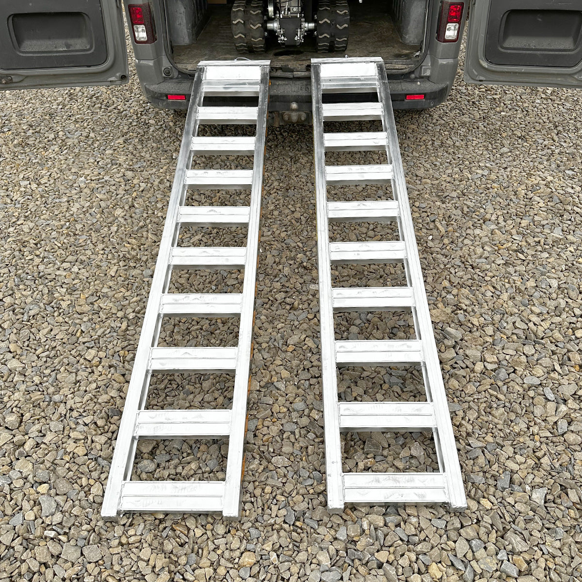 Najazdy aluminiowe MEYER 2,5 m – 2 t komplet