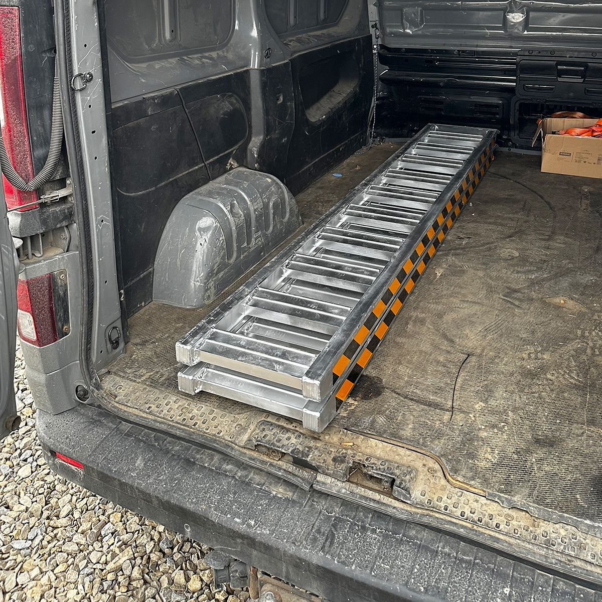 Najazdy aluminiowe MEYER 2,5 m – 2 t komplet