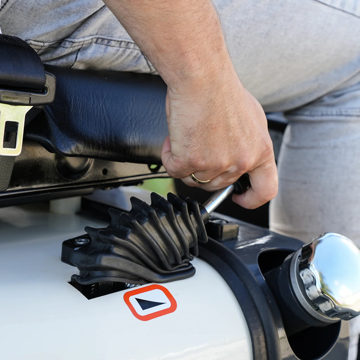 Minikoparka gąsienicowa MEYER X1000 PRO - skrętne ramię, rozsuwane gąsienice