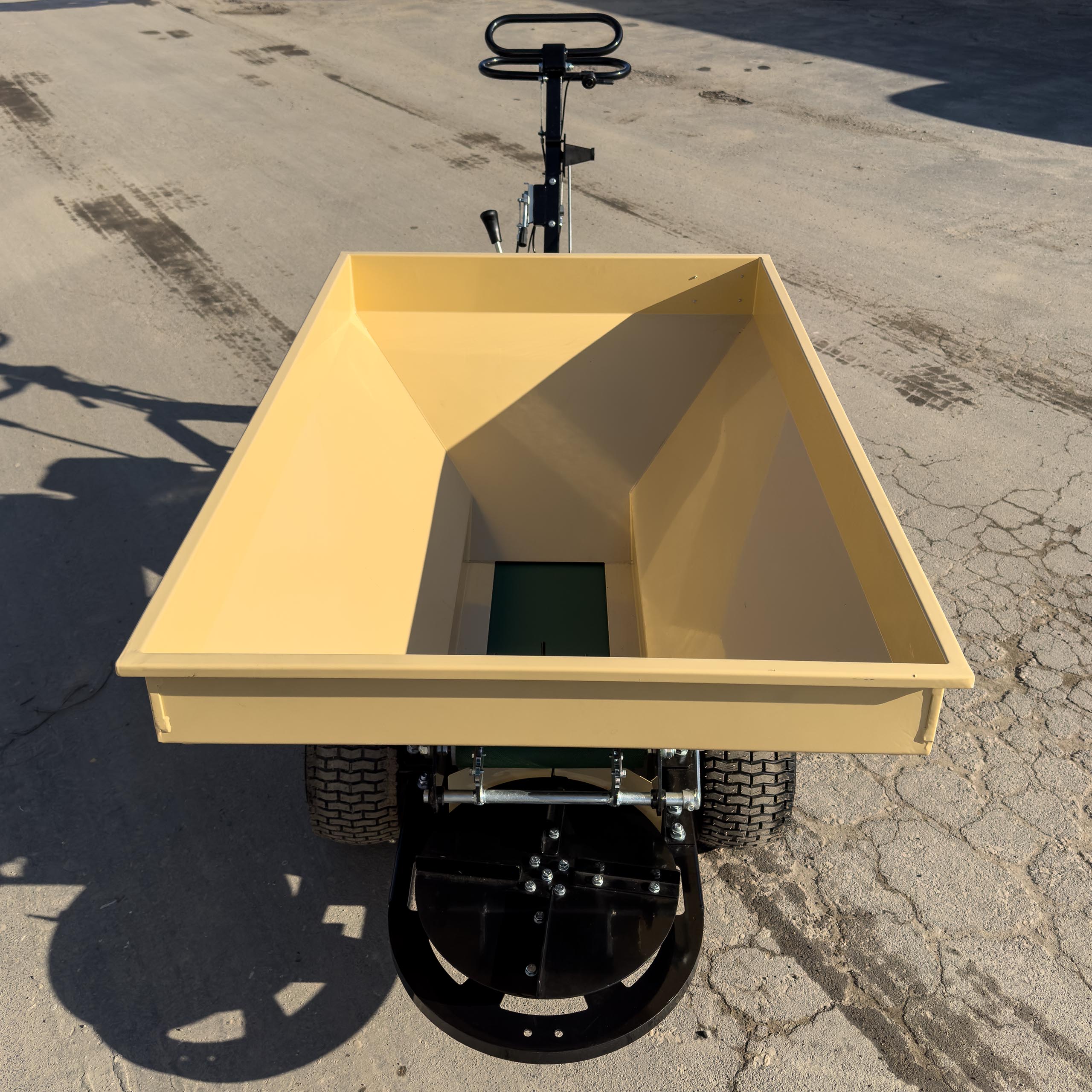 Rozsiewacz i posypywarka MEYER PN325