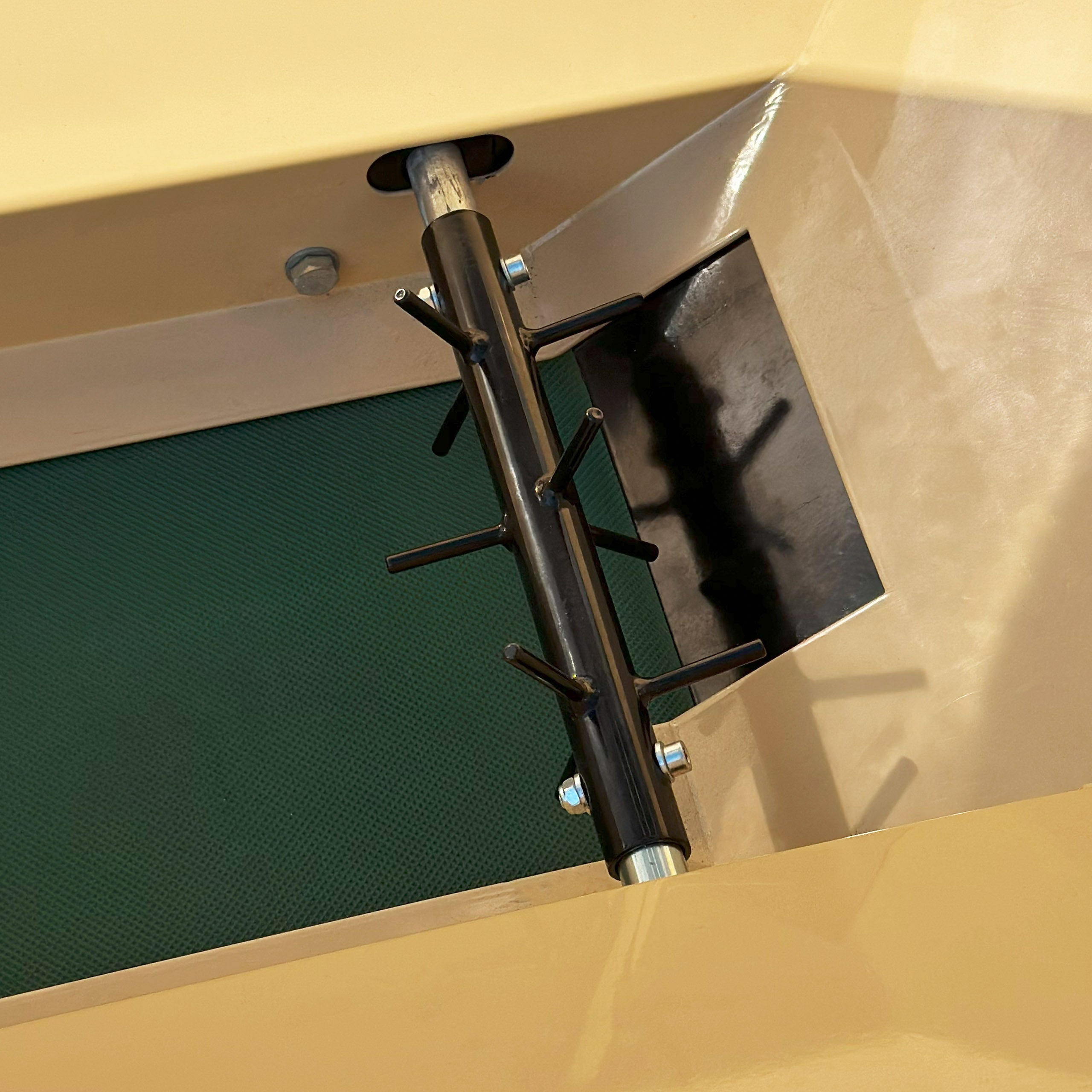 Rozsiewacz i posypywarka MEYER PN325