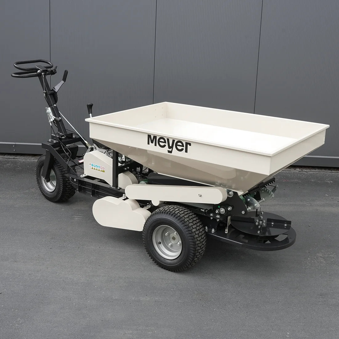 Rozsiewacz i posypywarka MEYER PN325